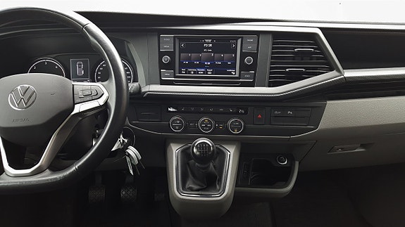 Volkswagen Caravelle 16 of 28