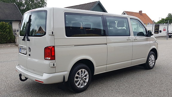 Volkswagen Caravelle 2 of 5