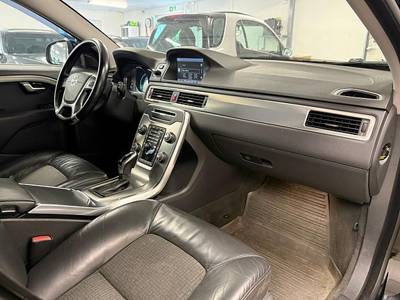 Volvo V70 16 of 25