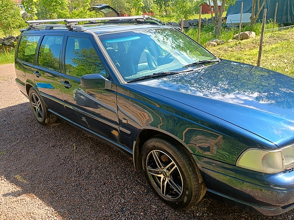 Volvo V70 4 of 5