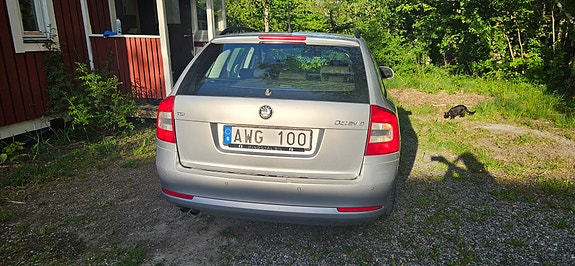 Skoda Octavia 2 of 5