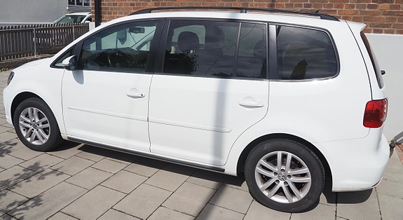 Volkswagen Touran 2 of 5