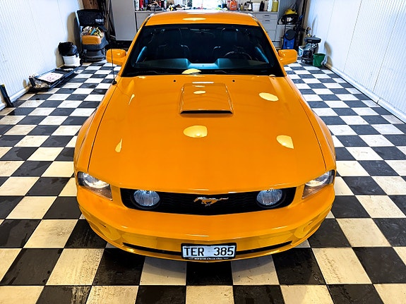 Ford Mustang 4 of 5
