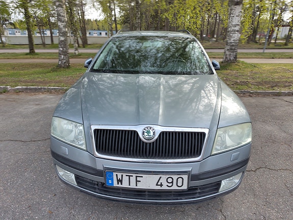 Skoda Octavia 2 of 5