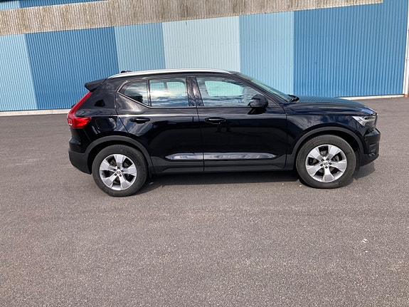 Volvo XC40 4 of 5