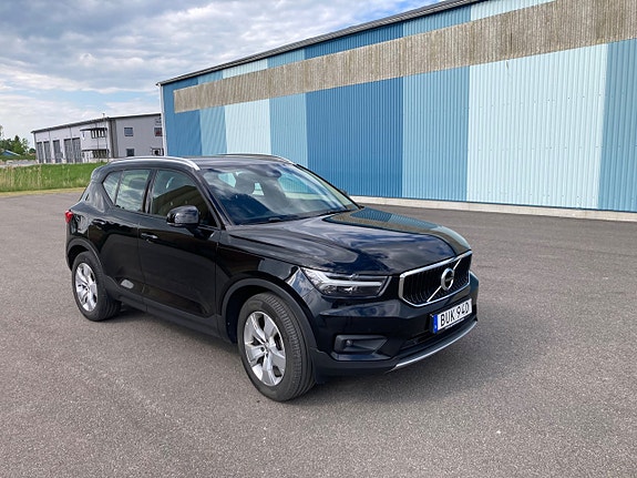 Volvo XC40 3 of 5