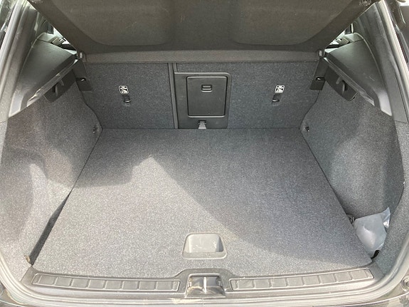 Volvo XC40 10 of 21