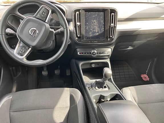 Volvo XC40 15 of 21