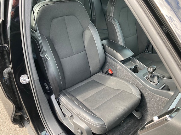 Volvo XC40 16 of 21