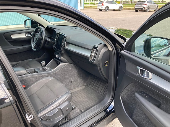 Volvo XC40 17 of 21