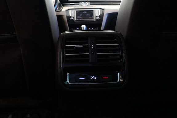 Volkswagen Passat 25 of 30