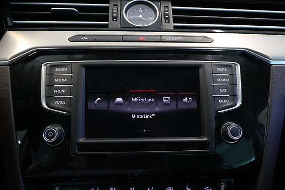 Volkswagen Passat 16 of 30