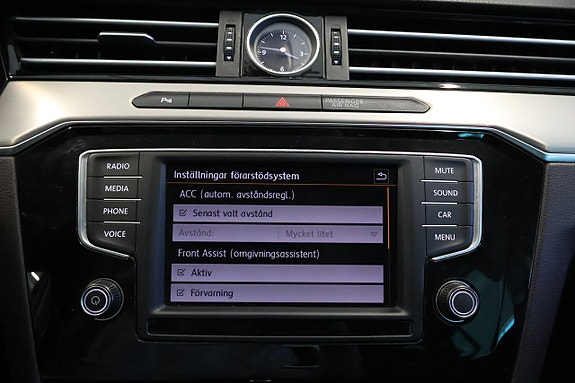 Volkswagen Passat 17 of 30