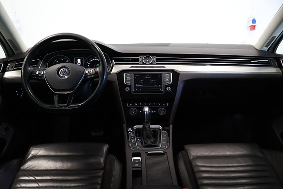 Volkswagen Passat 15 of 30