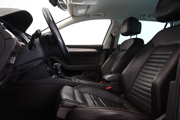 Volkswagen Passat 11 of 30