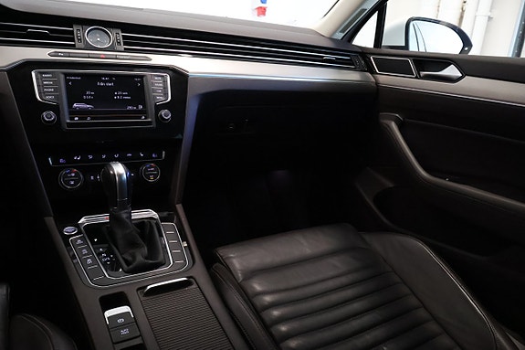 Volkswagen Passat 19 of 30