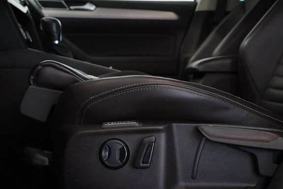 Volkswagen Passat 10 of 30