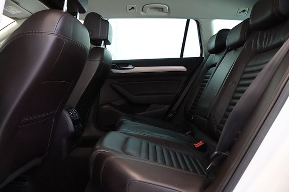 Volkswagen Passat 24 of 30