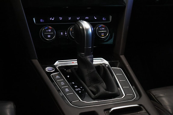 Volkswagen Passat 22 of 30