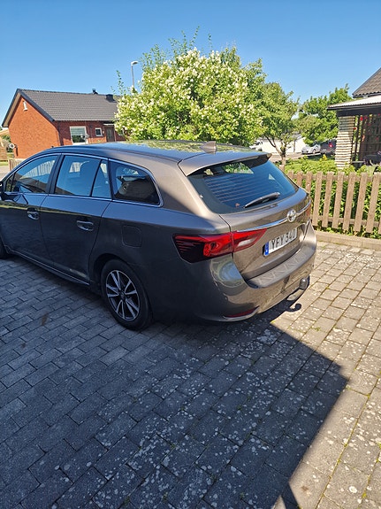 Toyota Avensis 4 of 5