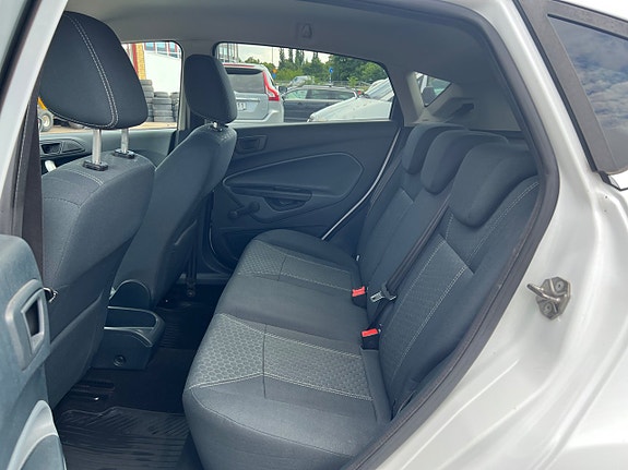 Ford Fiesta 13 of 17