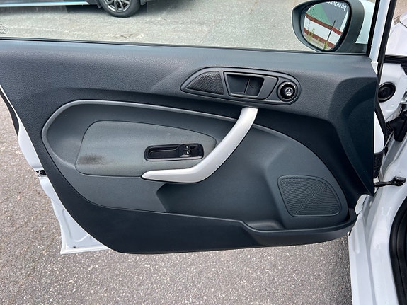 Ford Fiesta 11 of 17