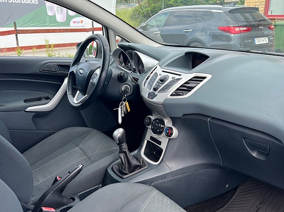 Ford Fiesta 16 of 17