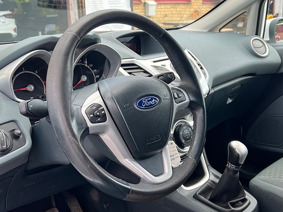 Ford Fiesta 12 of 17