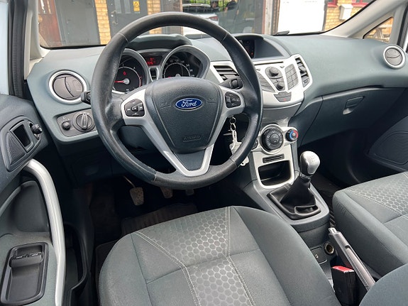 Ford Fiesta 14 of 17