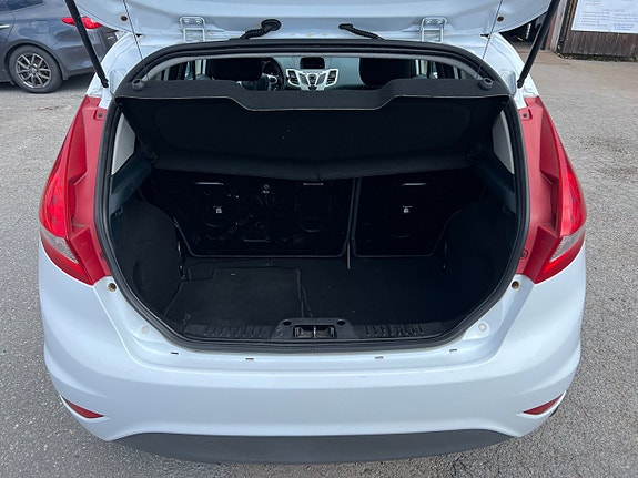 Ford Fiesta 8 of 17