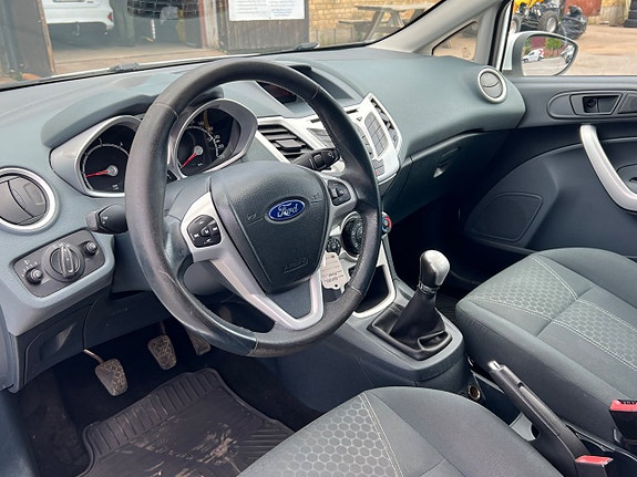 Ford Fiesta 9 of 17