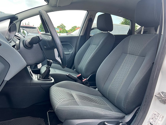 Ford Fiesta 10 of 17
