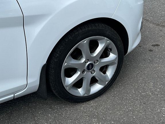 Ford Fiesta 15 of 17