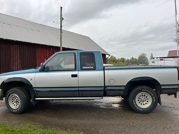 Chevrolet Extended Cab 3 of 5