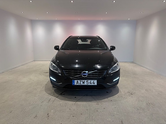 Volvo V60 2 of 5