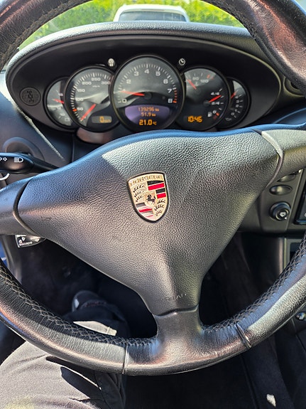 Porsche 911 Carrera 4 5 of 5