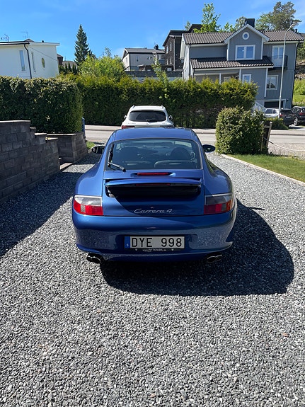 Porsche 911 Carrera 4 3 of 5