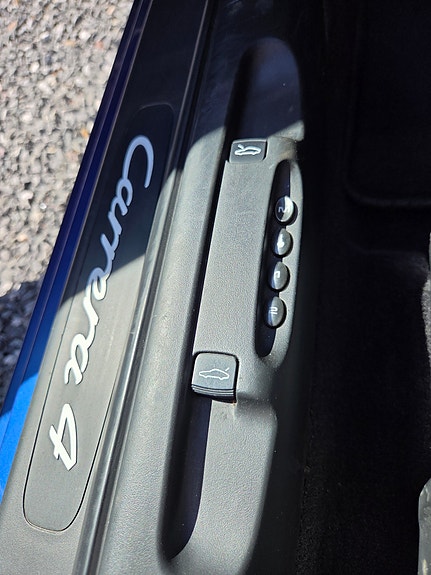 Porsche 911 Carrera 4 6 of 11