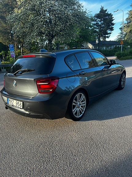 BMW 120d 4 of 5