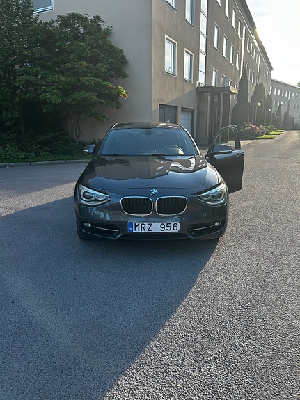 BMW 120d 2 of 5