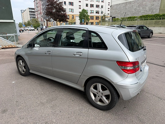 Mercedes-Benz B170 2 of 5