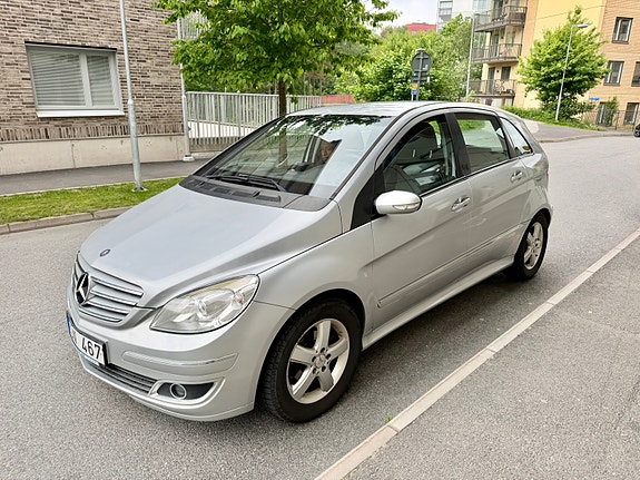 Mercedes-Benz B170 3 of 5