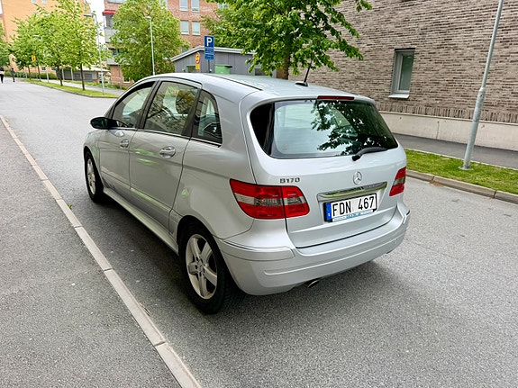 Mercedes-Benz B170 4 of 5