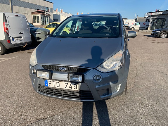 Ford S-MAX 8 of 12