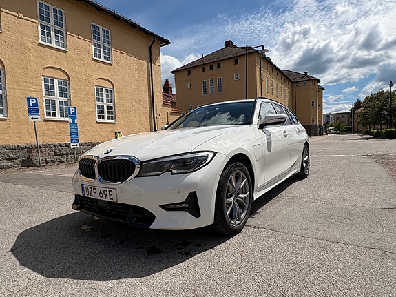 BMW 330e 8 of 10