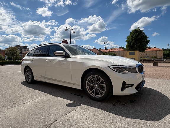 BMW 330e 4 of 10