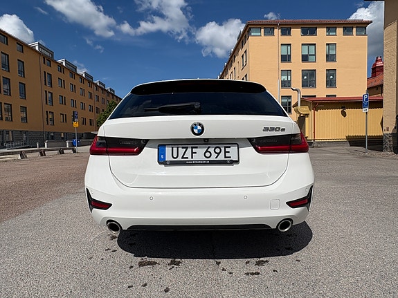 BMW 330e 9 of 10