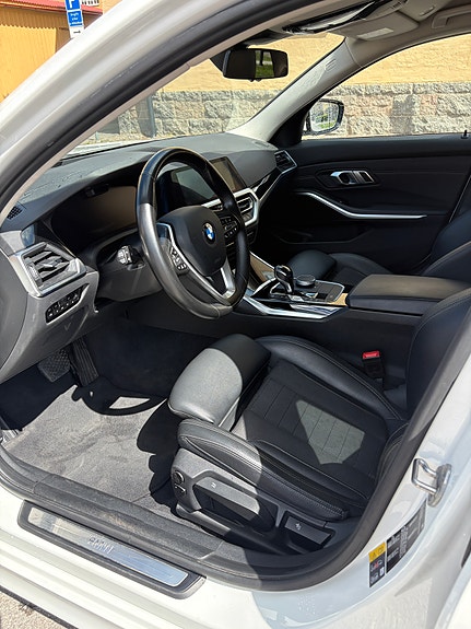BMW 330e 3 of 10