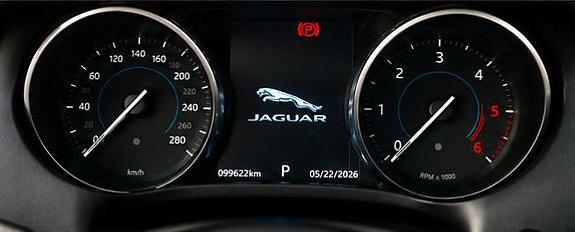 Jaguar F-PACE 6 of 11