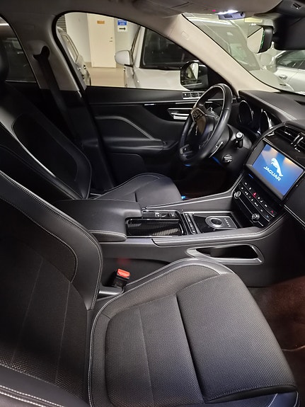 Jaguar F-PACE 8 of 11